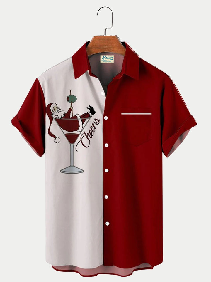 Camisa de manga corta con bolsillo delantero y estampado de Papá Noel con bolsa de regalos para hombre