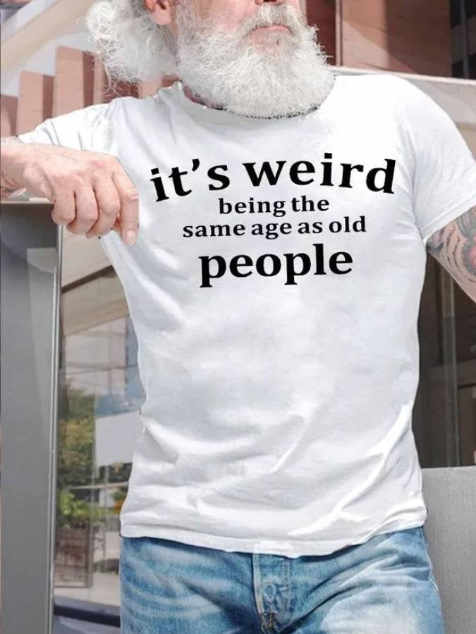 Camiseta con estampado gráfico divertido para hombre "Es extraño tener la misma edad que las personas mayores"