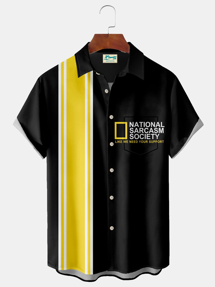 Camisa elástica con bolsillo en el pecho y estampado geométrico de la Sociedad Nacional del Sarcasmo de Bowling Vintage de Alohadaddy, talla grande