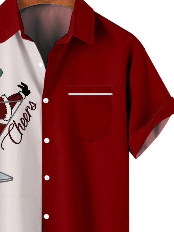 Camisa de manga corta con bolsillo delantero y estampado de Papá Noel con bolsa de regalos para hombre