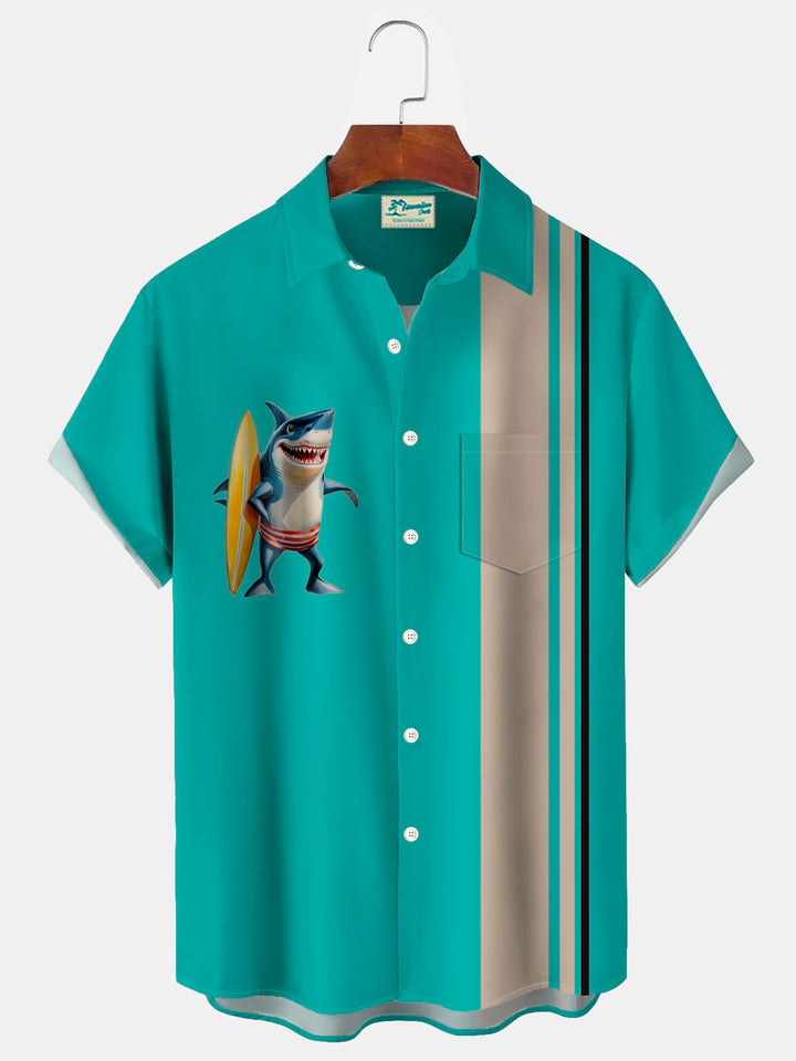 Camisa de manga corta con bolsillo abotonado y estampado digital 3D de tiburón bolos retro de Alohadaddy para hombre, talla grande y alta
