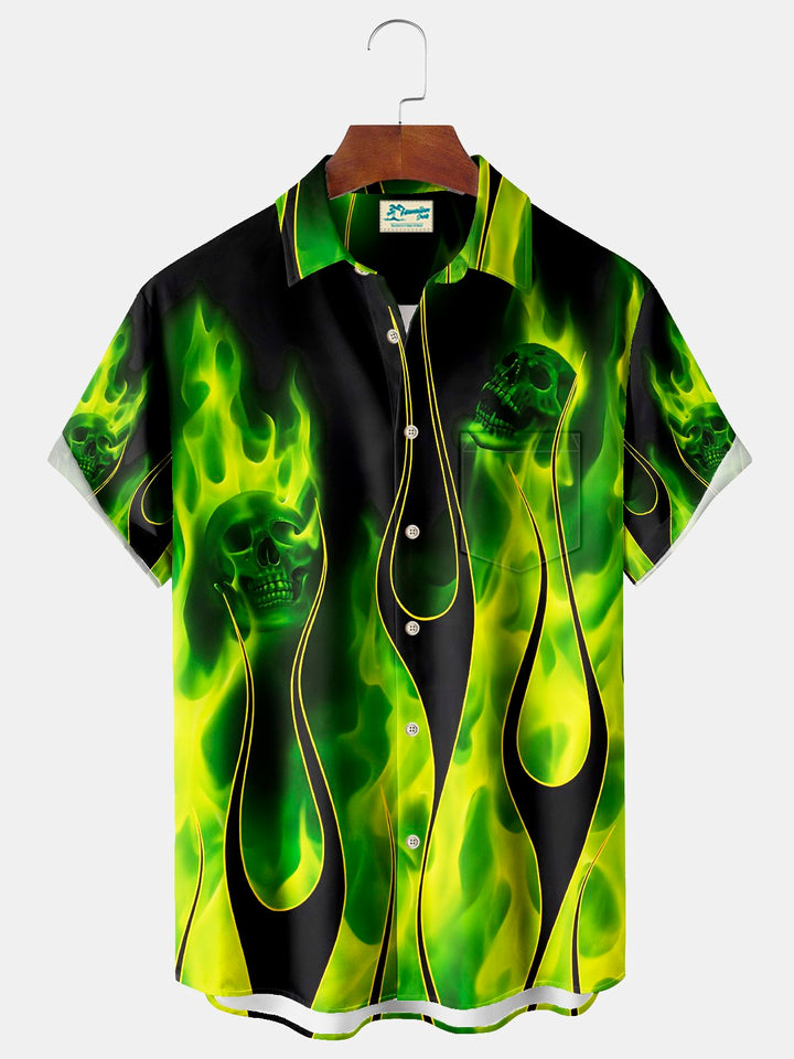 Camisa elástica con bolsillo en el pecho y estampado de calavera en llamas de Halloween para hombre de Alohadaddy, talla grande