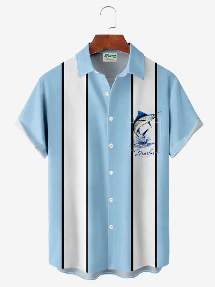 Camisa de manga corta con bolsillo y botones para hombre, con estampado 3D de pez espada y rayas de colores contrastantes y estilo retro de bolos de Alohadaddy, talla grande y alta