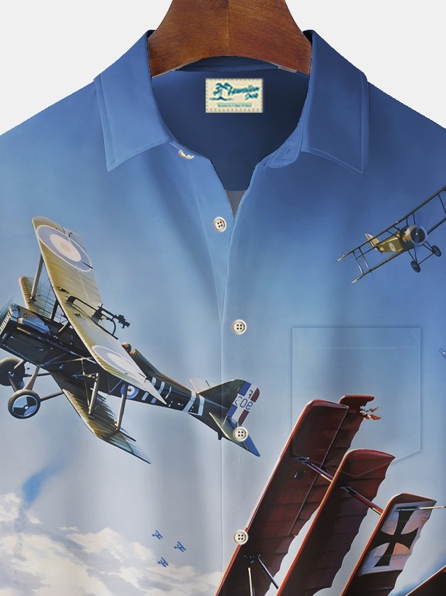 Camisa elástica con bolsillo en el pecho y estampado de póster de avión vintage de Alohadaddy, talla grande