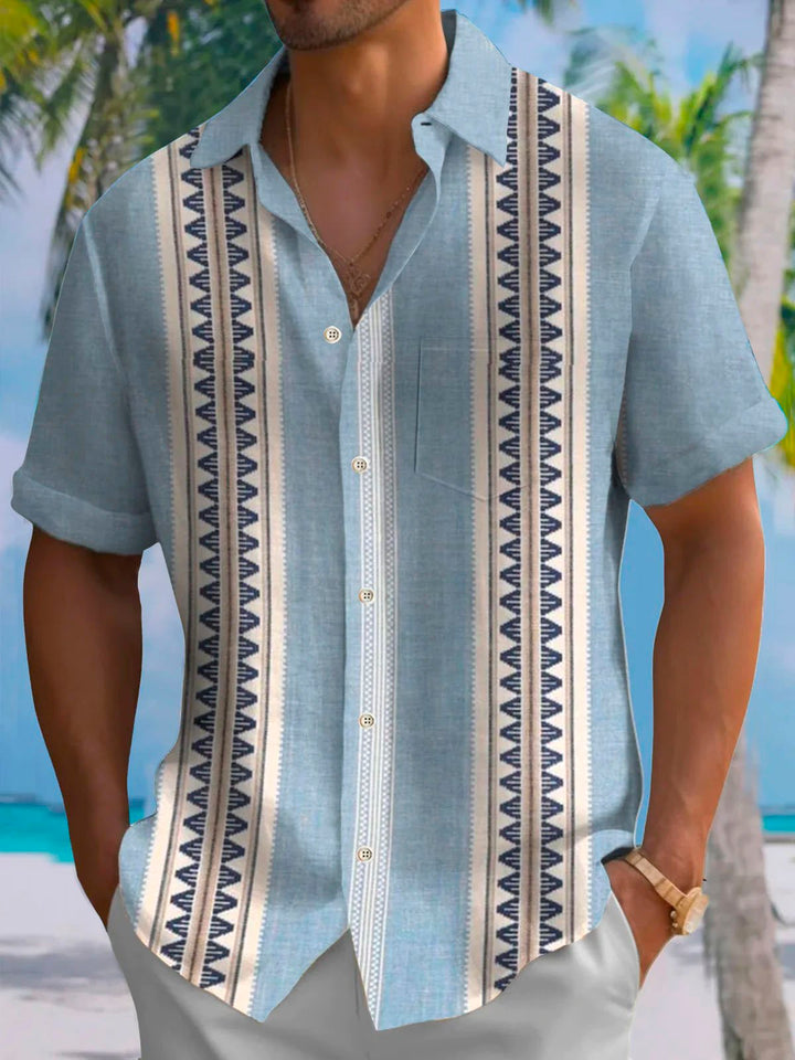 Camisa de manga corta con botones y bolsillo con estampado de rayas en contraste geométrico retro para hombre de Alohadaddy