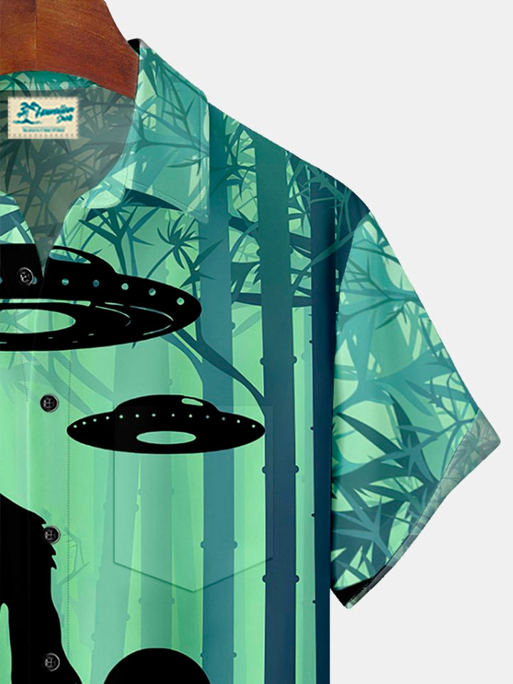 Camisa hawaiana extragrande con bolsillos para hombre con estampado de nave espacial extraterrestre Bigfoot de Alohadaddy Bamboo