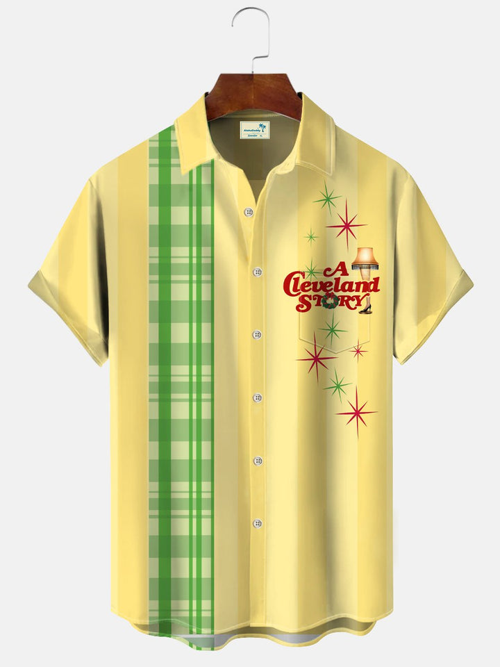 Camisa de manga corta para ir al trabajo, informal, con bolsillo y botones navideños, texto a cuadros y película antigua de Alohadaddy, años 50