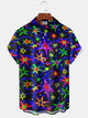 Camisa informal de manga corta con bolsillos y botones con estrellas fluorescentes navideñas de Alohadaddy