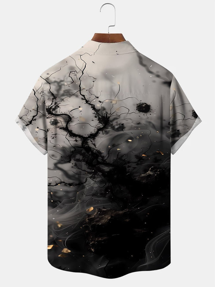 Camisa informal de manga corta con botones y bolsillo para hombre con diseño de plantas y salpicaduras de tinta étnica de Alohadaddy