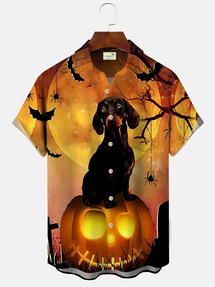 Camisa informal de manga corta con bolsillo y botones con diseño de perro divertido y calabaza de Halloween de Alohadaddy