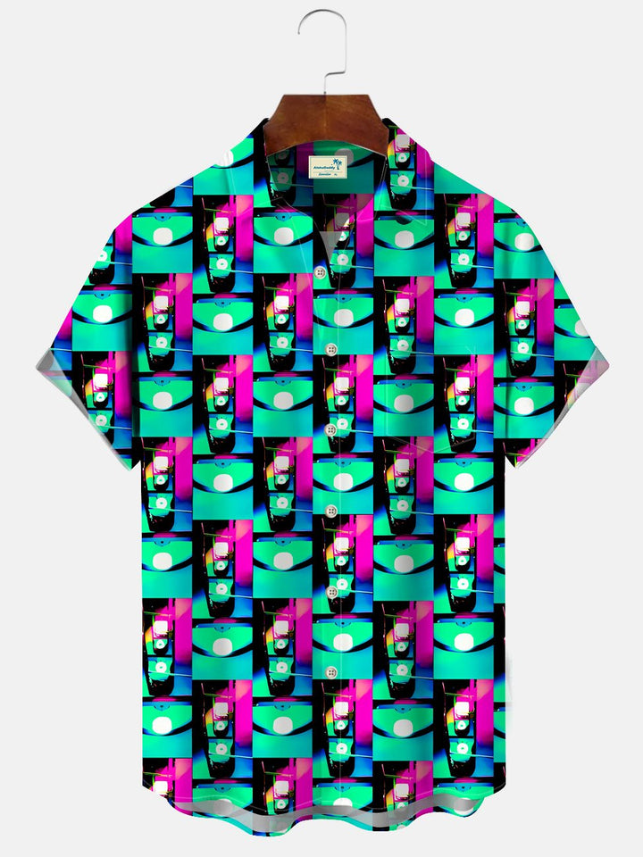 Camisa informal de manga corta con botones y bolsillos con colores en contraste y estampado geométrico de Alohadaddy