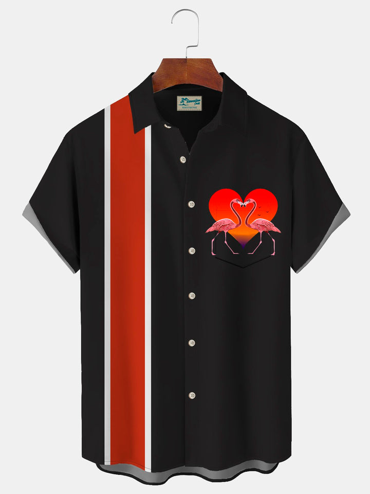 Camisa con bolsillo abotonado para hombre con estampado retro de flamencos y bolos para el Día de San Valentín de Alohadaddy