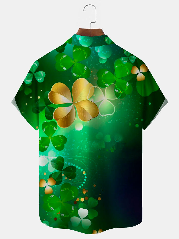 Camisa con botones y bolsillo para hombre con estampado de tréboles del Día de San Patricio de Alohadaddy