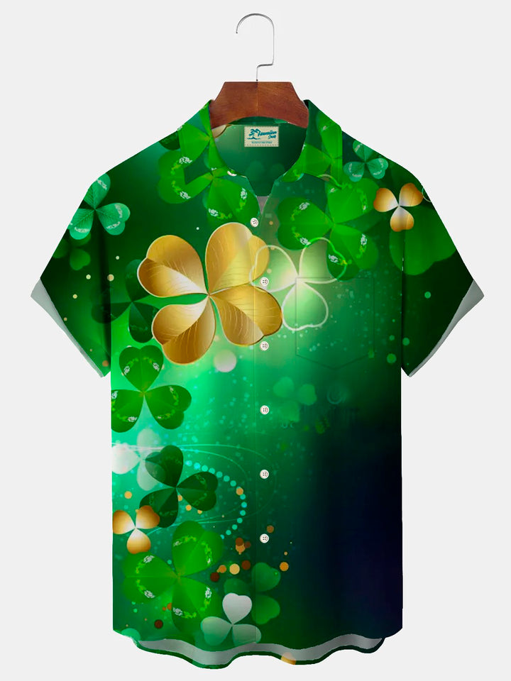 Camisa con botones y bolsillo para hombre con estampado de tréboles del Día de San Patricio de Alohadaddy