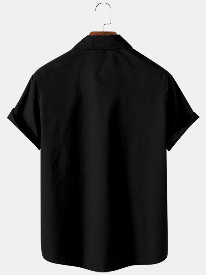 Camisa de manga corta holgada y moderna con estampado navideño para hombre