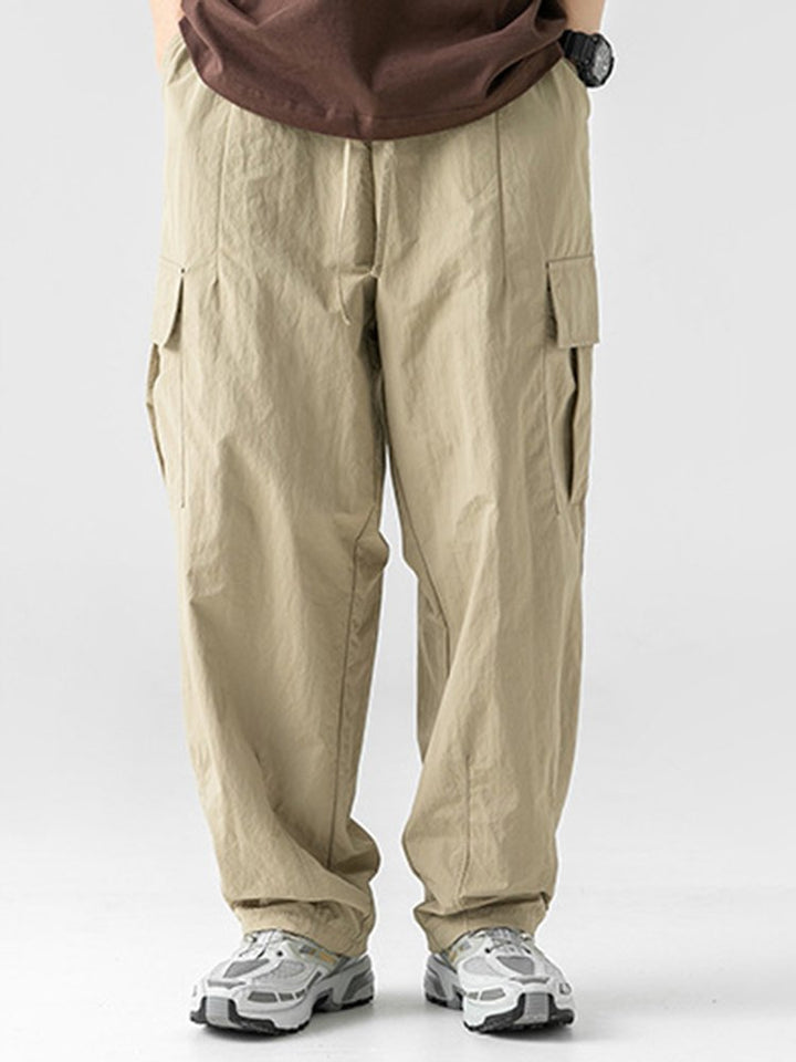 Pantalones de trabajo informales con bolsillos tridimensionales, sueltos y con diseño plisado para exteriores para hombre