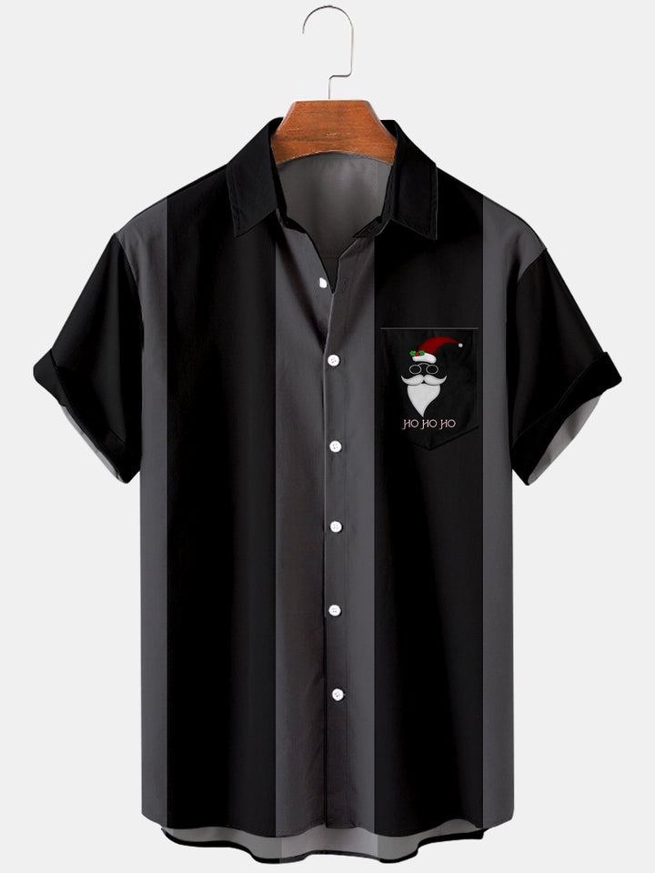 Camisa de manga corta holgada y moderna con estampado navideño para hombre